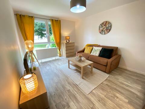 Studio with parking space and 2 steps from the Tram