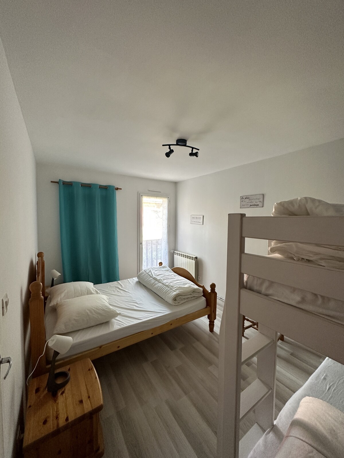 Velika spavaća soba  3 , krevet 140 i 1 bračni krevet