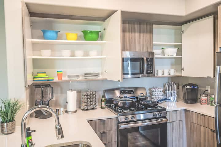 New*2 BD*First Floor*Pool*Wi-Fi*Gym*Pack 'n Play