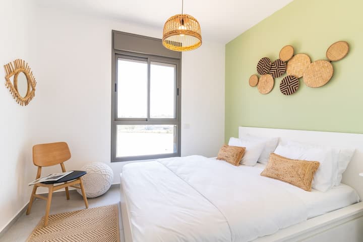 חדר שינה 2,  מואר ומפנק, למנוחה אחרי הים, עם טלויזיה *&