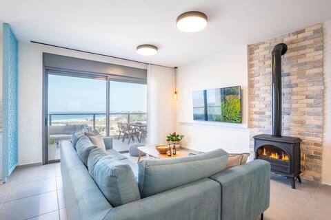 * 3 bedroom mini penthouse, sea view, huge terrace *