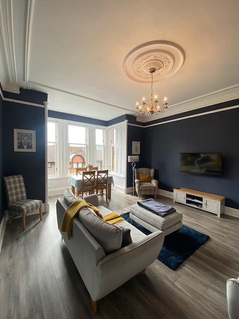 Lovely spacious apartment with Clyde view