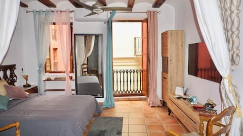 Cozy Bright Apt in the heart of El Carmen