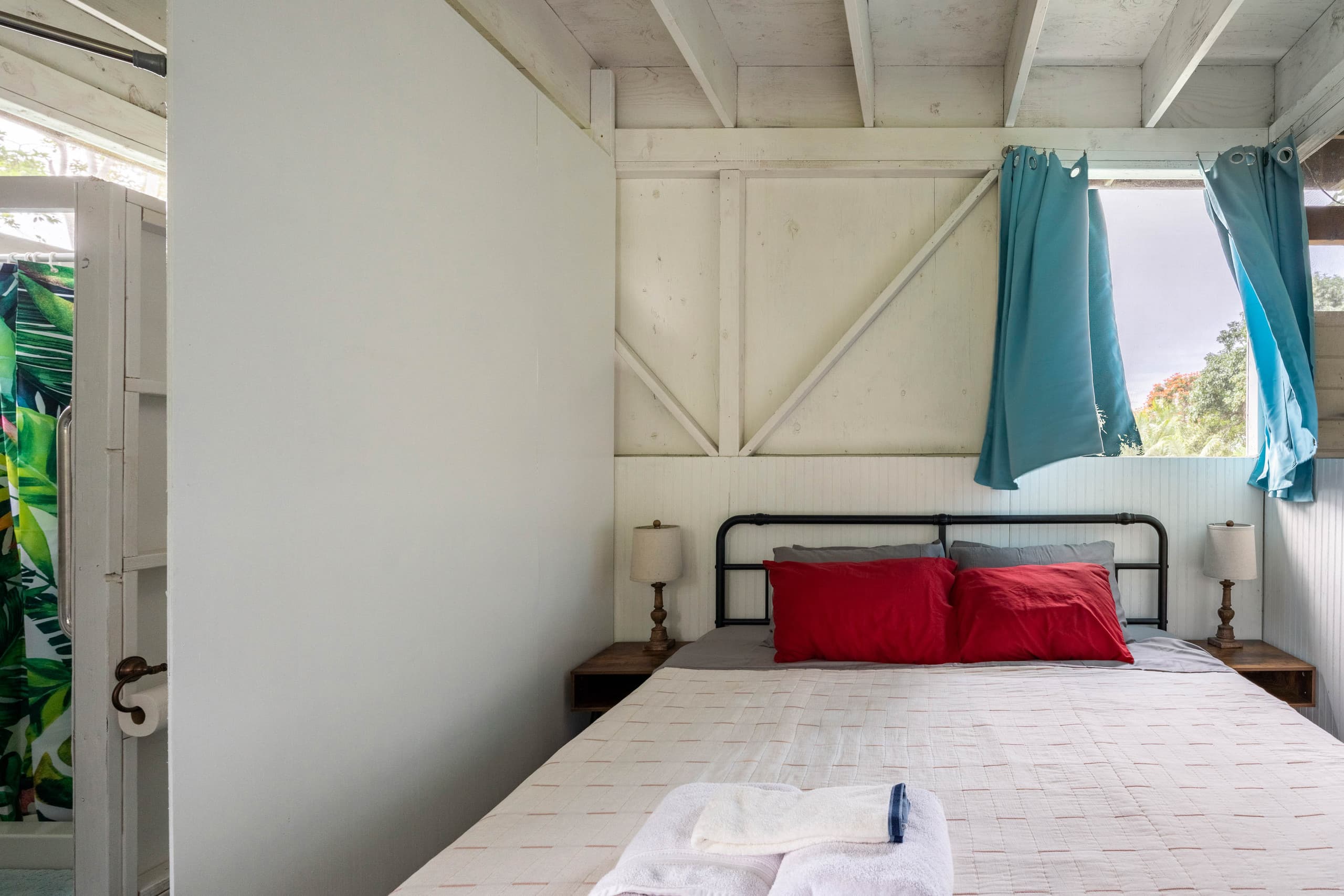 Io’s Nest- studio on a coffee farm with ocean view - Image 10
