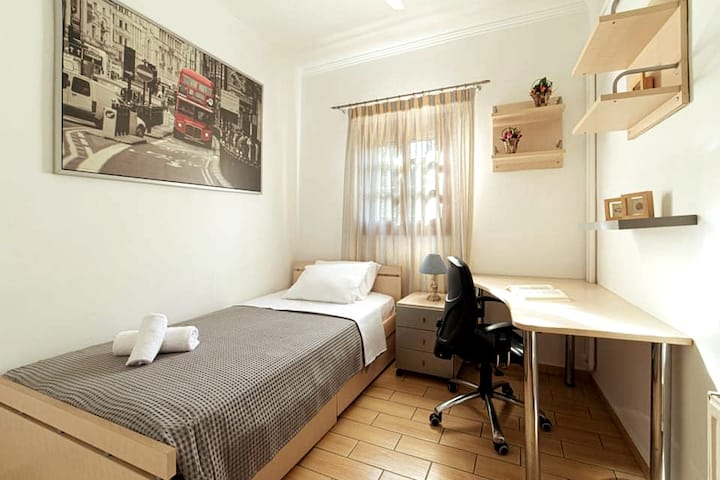 เฉพาะห้องนอนสำหรับผู้ใหญ่หรือเด็กโต - ห้องนอนเดี่ยวสำหรับผู้ใหญ่หรือเด็กโต