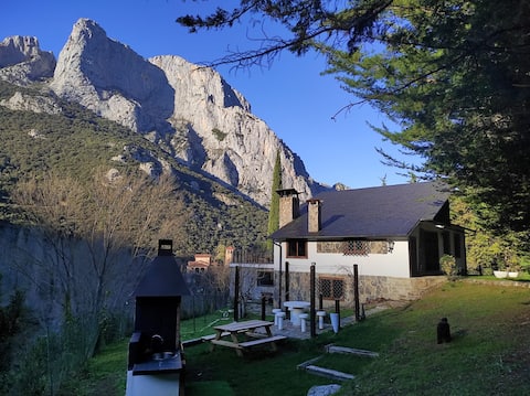 El chalet de la poza - Wifi, work area and BBQ