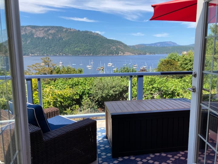 Cowichan Bay Hideaway Character Home