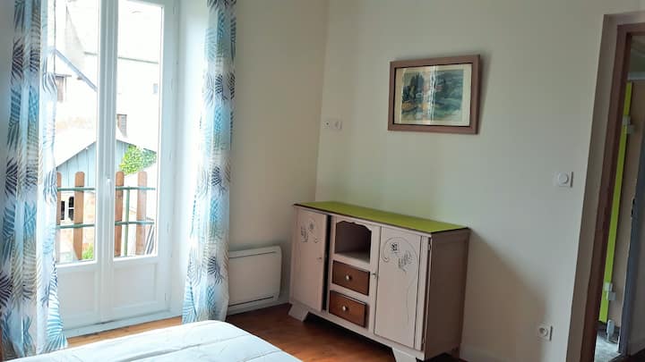 卧室配有标准双人床