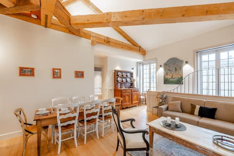 Beautiful flat in a Château du Beaujolais