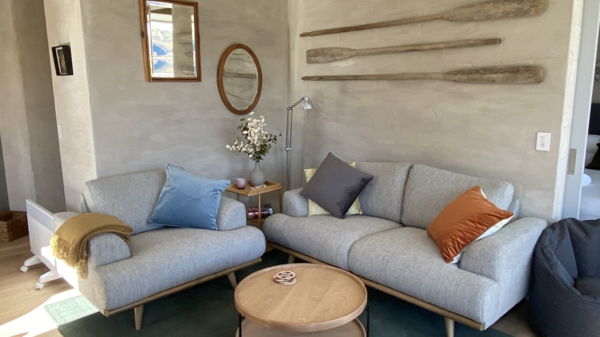 Popular Airbnb listing: Lake Hayes Escape - Queenstown - Arrowtown in Lake Hayes Basin