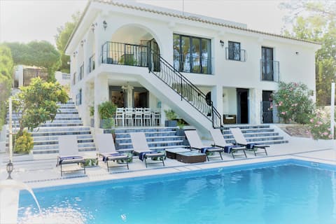 Casa Victoria - peaceful 6-bedroom villa with pool
