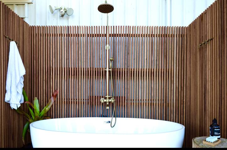 3 bedroom Lake View Barn at The Moorings Lakehouse gallery image 5