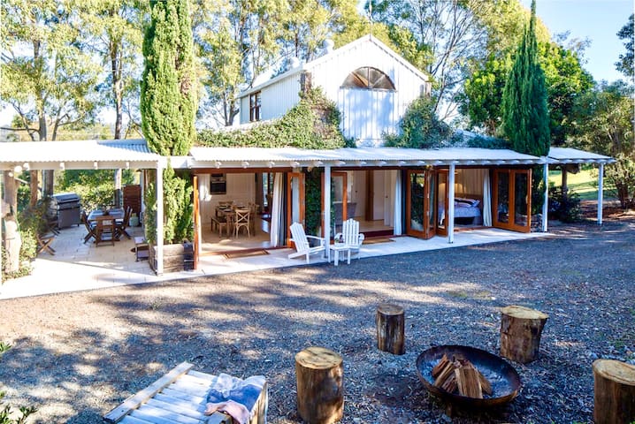 3 bedroom Lake View Barn at The Moorings Lakehouse