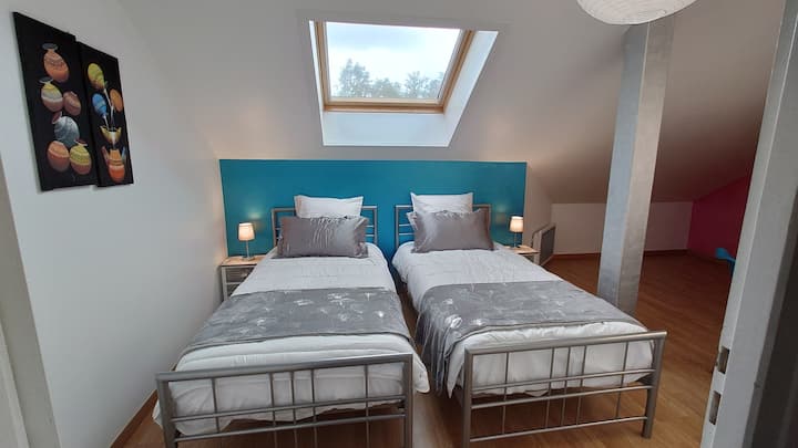 Საბავშვო ოთახი 2 საწოლით 90 × 200