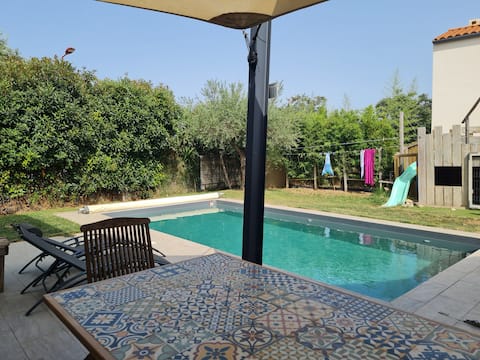 Maison familiale et chaleureuse avec piscine