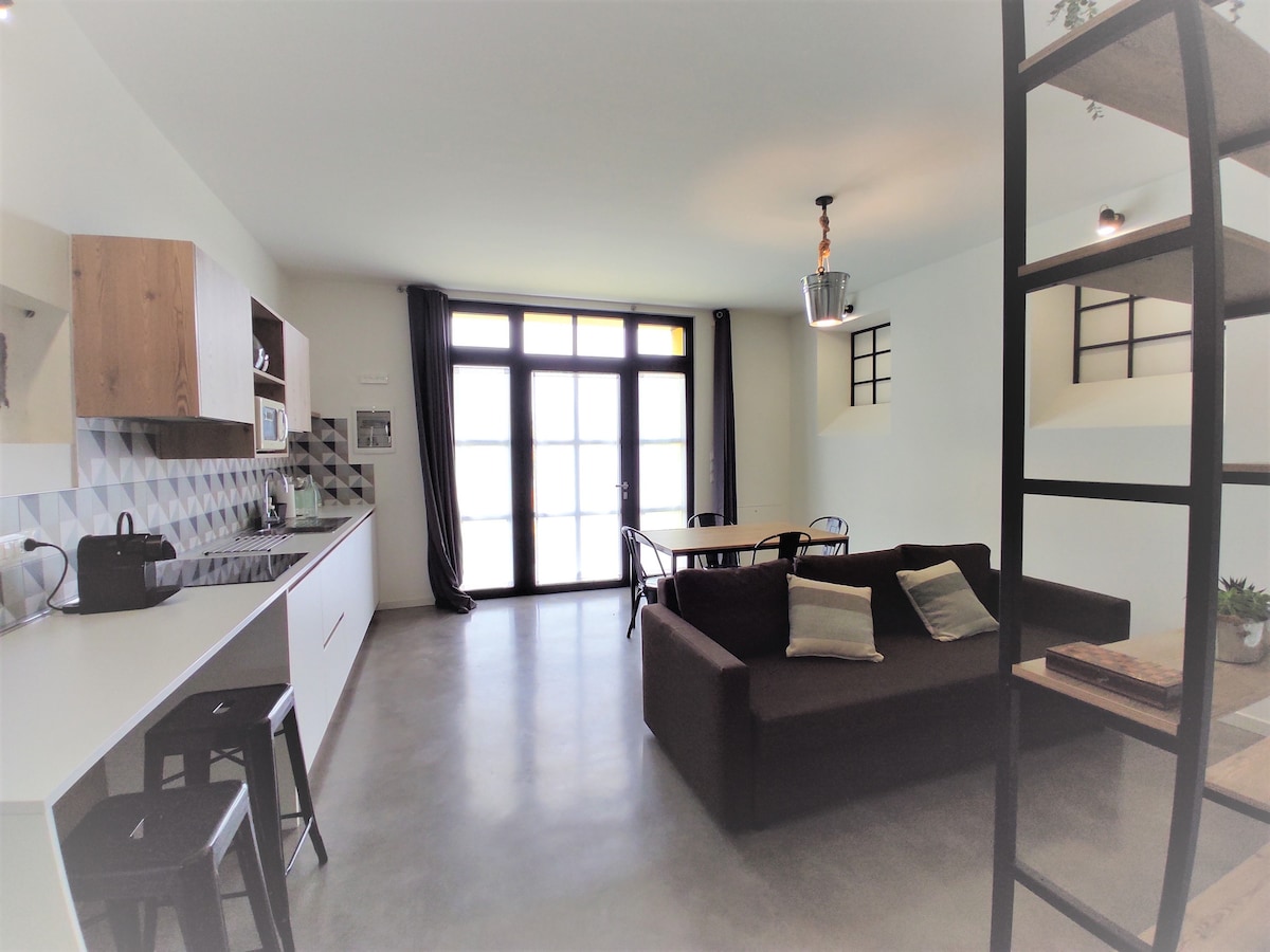 Popular Airbnb listing: La Crosona 2 unique style openspace in a farmhouse in Lazise