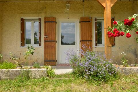 quiet adjoining apartment T3 in the mountain