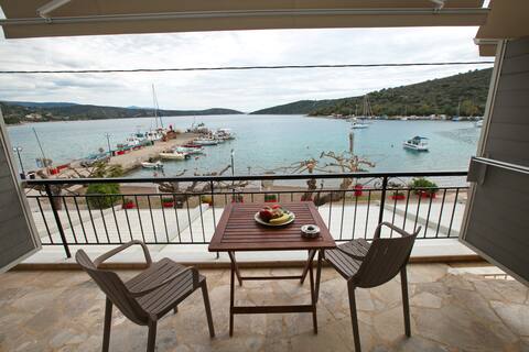 Mermaid studio 3...by the sea view to Vivari gulf