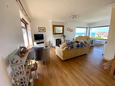 Spacious Coastal Gwbert Holiday Rental