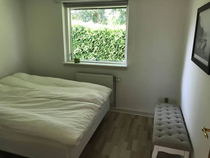 Lit double doux (160 * 200) - au nord et avec rideaux occultants doubles