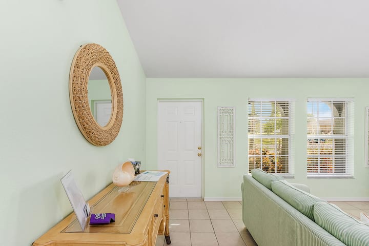 Waterfront Villa Island Breeze  Heated Pool & Spa - Cape Coral, FL