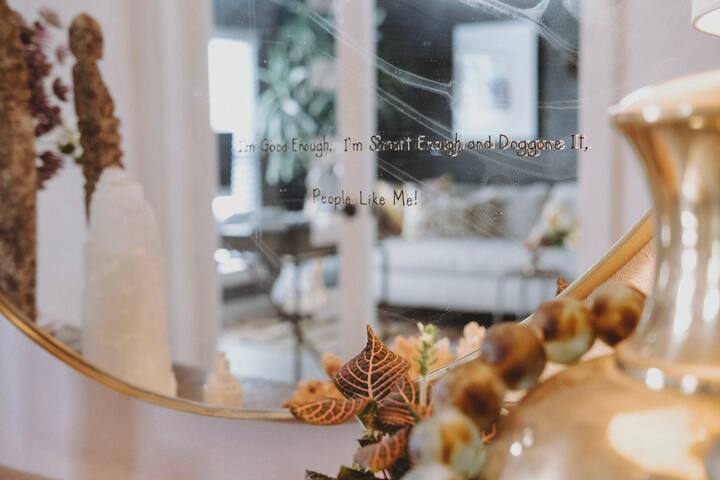 MidCentury Modern 4B Home 7mi COTA, 9mi ABIA, 12DT gallery image 2