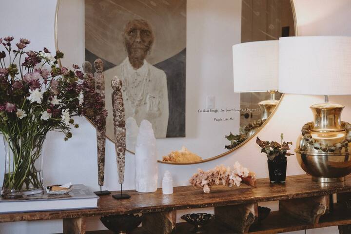 MidCentury Modern 4B Home 7mi COTA, 9mi ABIA, 12DT gallery image 3