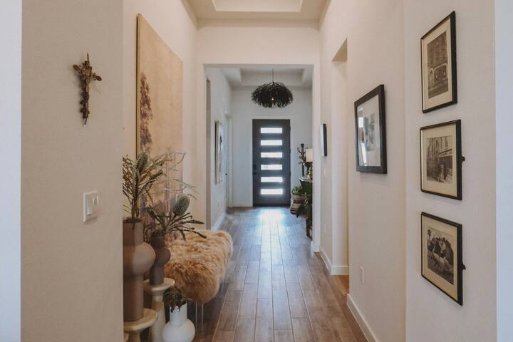 MidCentury Modern 4B Home 7mi COTA, 9mi ABIA, 12DT gallery image 4