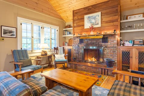 Top Airbnb: Whiteface Brookside Cottage - An Enchanting Escape in Wilmington