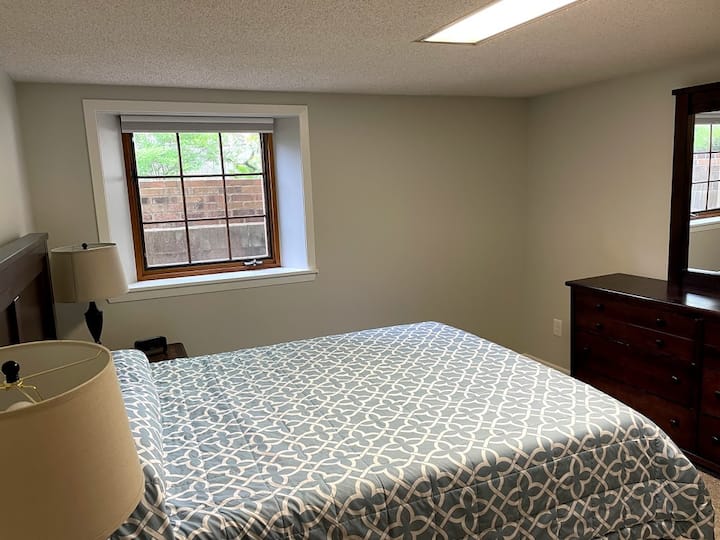 غرفة النوم 4 في الطابق السفلي