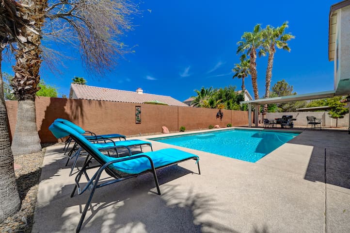 #1 Lucky Lounge – Close to Strip: Pool & Game Room gallery image 2