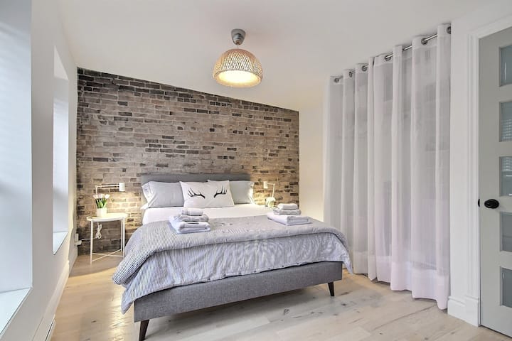 ห้อง N * 2 พร้อมเตียงควีนไซส์ 1 เตียงเครื่องปรับอากาศหน้าต่าง