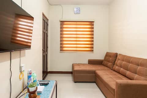 Giezel's place 
w/ freeWifi 100mbps
Netflix/Cable