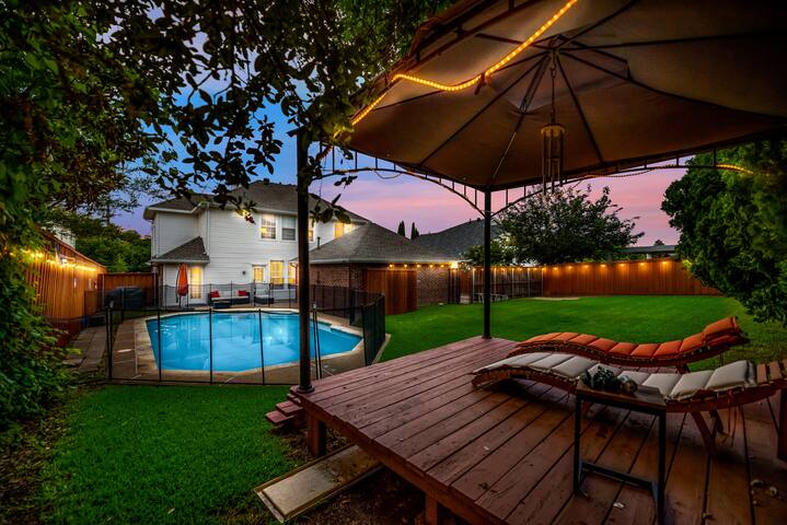 Luxury 6 Bedroom Sleeps 12 Home in N Dallas Pool gallery image 2