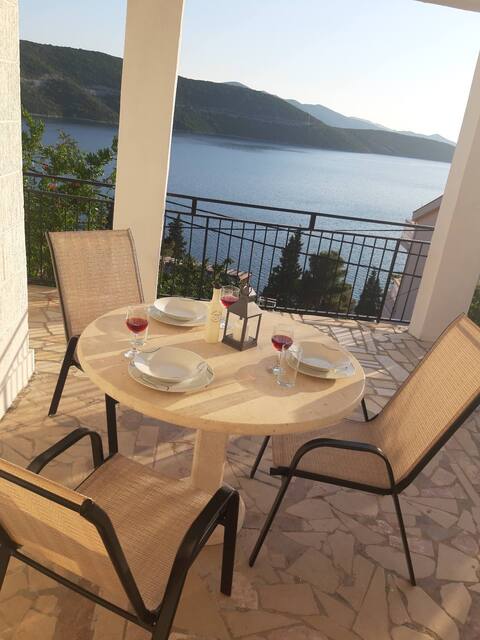 Beautiful apartment with sea view for 2