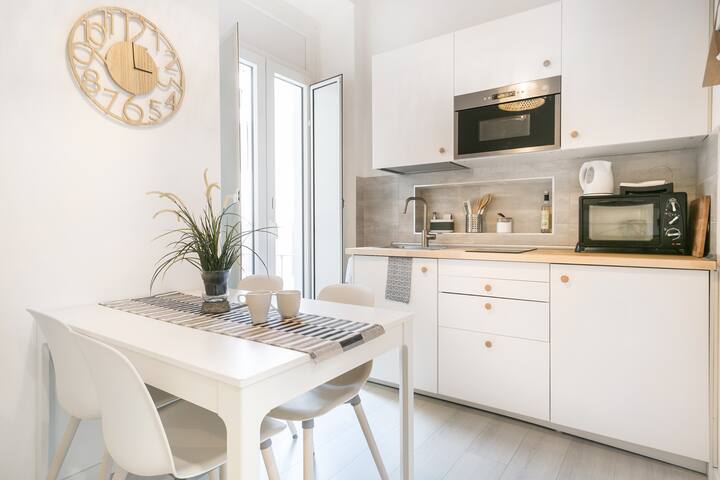 Colosseo White Apartment gallery image 5