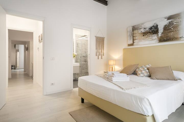 Colosseo White Apartment gallery image 2