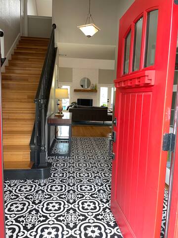 Stylish family-friendly home w/ pool and view gallery image 4