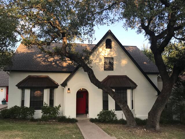 Stylish family-friendly home w/ pool and view gallery image 3