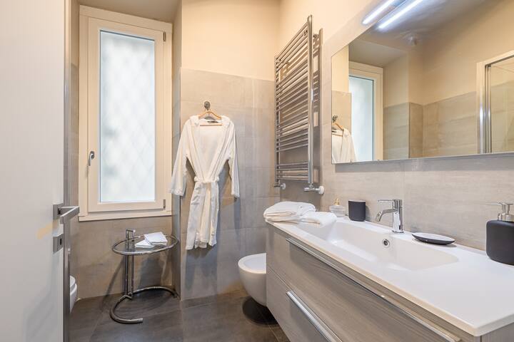 Spazioso appartamento di design, ristrutturato gallery image 5