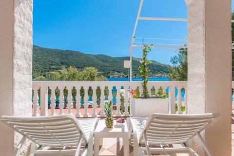 Apartment Bonaca - First row to the sea A1(6+2)