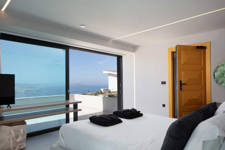 Second first floor bedroom