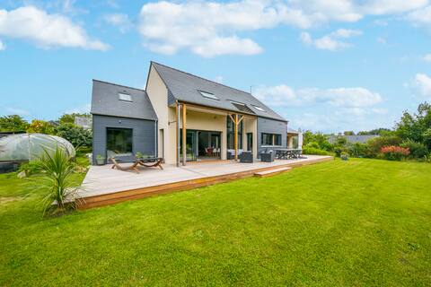Fully-equipped house near Dinard with HOT TUB