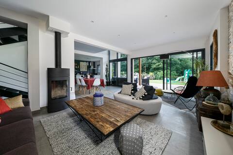 Popular Airbnb listing: Fully-equipped house near Dinard with HOT TUB in Pleurtuit
