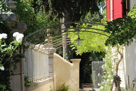 Renovated 19th century house with heated pool