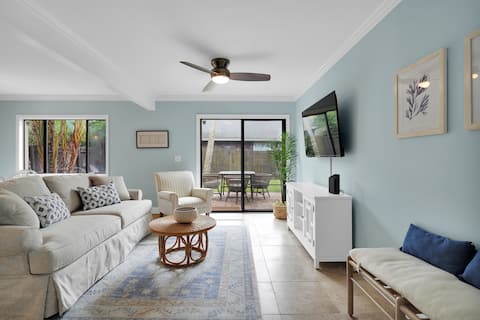 New rental less than 2 blocks to the beach!