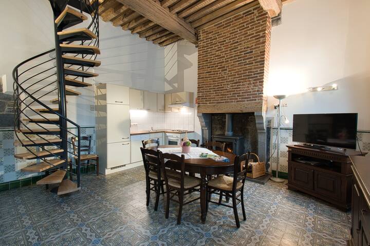 Château-Ferme de Macon managed Airbnb listing 1