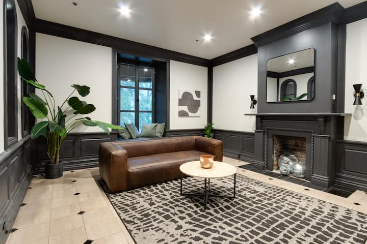 Premium Room In The Heart Of Montreal's Scene - Montreal