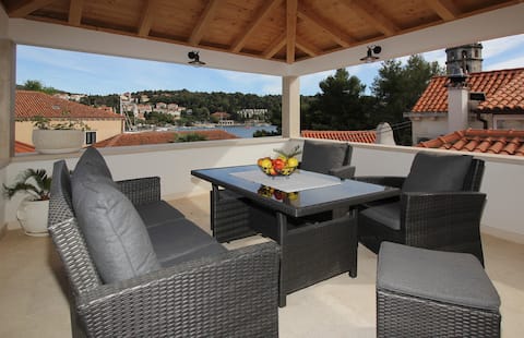 Apartment Galija with terrace and sea view