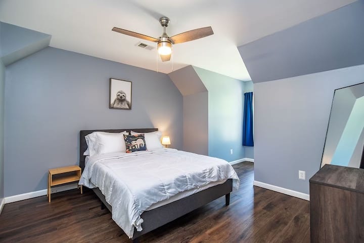 חדר שינה 2, למעלה
